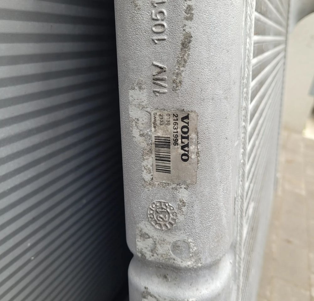 INTERCOOLER VOLVO FH4 ORYGINAŁ 21631996 SZCZELNY 2021R - Koelsysteem voor Vrachtwagen: afbeelding 3 INTERCOOLER VOLVO FH4 ORYGINAŁ 21631996 SZCZELNY 2021R - Koelsysteem voor Vrachtwagen: afbeelding 3