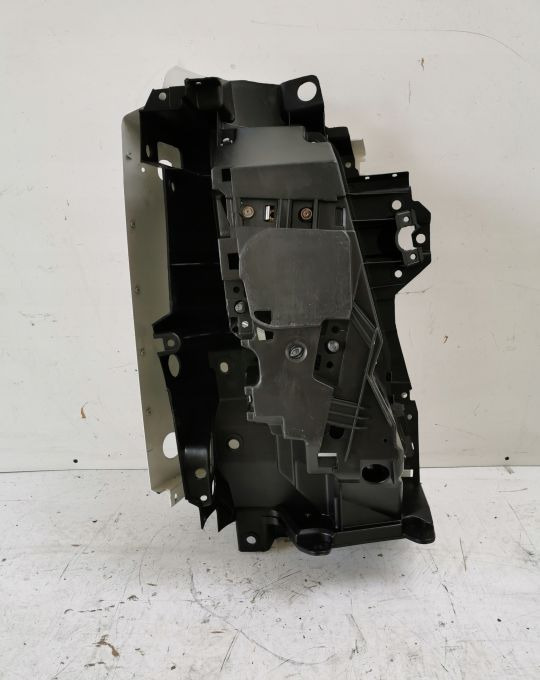 LAMPA GARNEK OKULAR VOLVO FH 13 lewy - Koplamp voor Vrachtwagen: afbeelding 2 LAMPA GARNEK OKULAR VOLVO FH 13 lewy - Koplamp voor Vrachtwagen: afbeelding 2