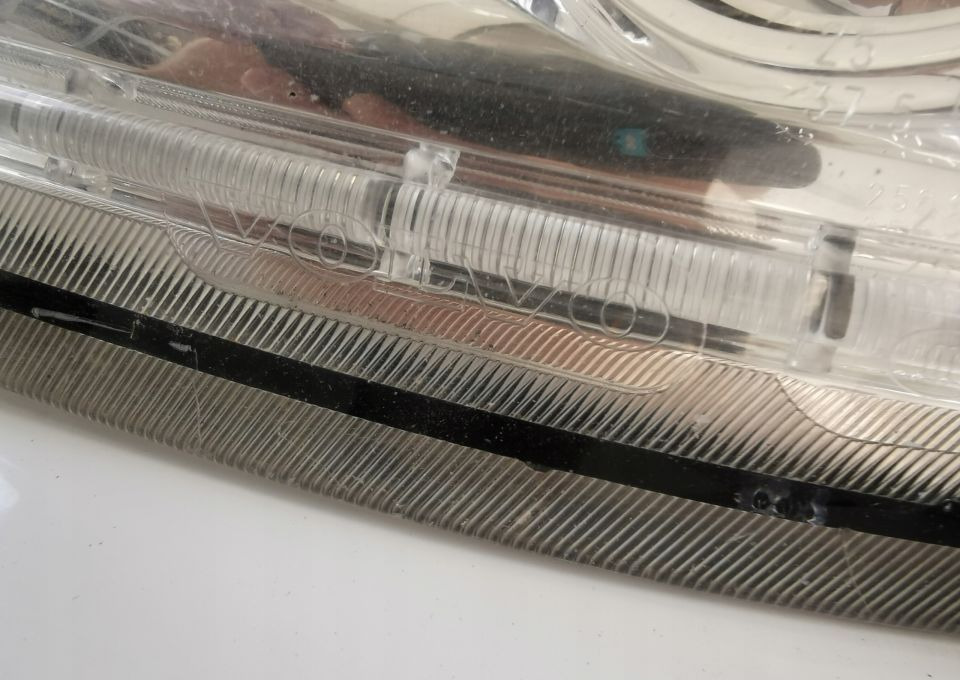 LAMPA GARNEK OKULAR VOLVO FH 13 lewy - Koplamp voor Vrachtwagen: afbeelding 3 LAMPA GARNEK OKULAR VOLVO FH 13 lewy - Koplamp voor Vrachtwagen: afbeelding 3