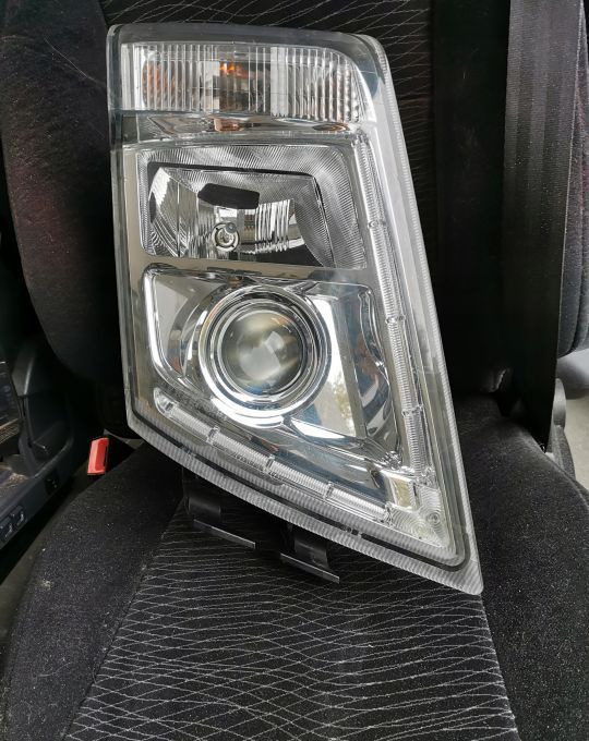 LAMPA XENON VOLVO FH 13 ORYGINAŁ PRAWA - Koplamp voor Vrachtwagen: afbeelding 1 LAMPA XENON VOLVO FH 13 ORYGINAŁ PRAWA - Koplamp voor Vrachtwagen: afbeelding 1