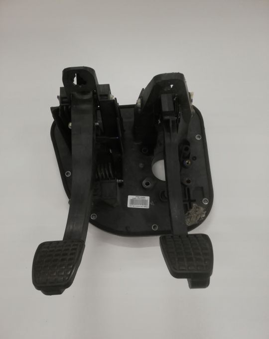 MOCOWANIE PODSTAWA PEDAŁÓW IVECO DAILY 5801482032 - Pedaal voor Bestelwagen: afbeelding 1 MOCOWANIE PODSTAWA PEDAŁÓW IVECO DAILY 5801482032 - Pedaal voor Bestelwagen: afbeelding 1