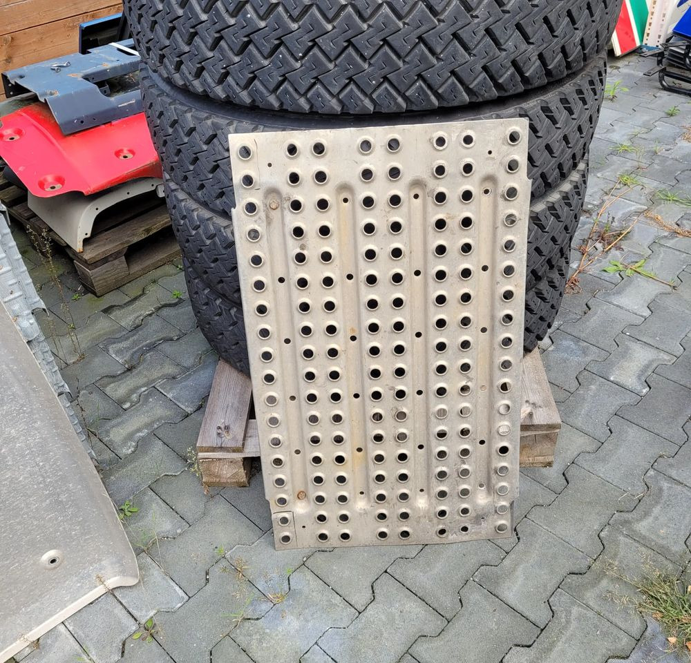 PODEST NA RAME VOLVO FH13 FH12 - Carrosserie en exterieur voor Vrachtwagen: afbeelding 1 PODEST NA RAME VOLVO FH13 FH12 - Carrosserie en exterieur voor Vrachtwagen: afbeelding 1