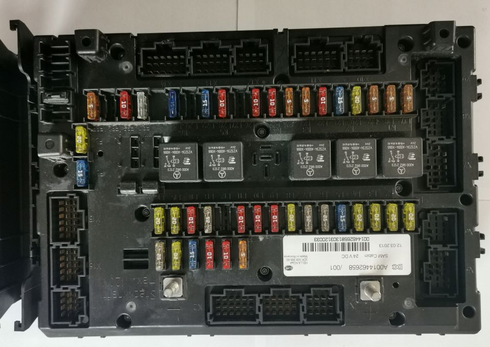 SAM CABIN MERCEDES ACTROS MP4 A001 446 26 58/001 - Zekeringkast voor Vrachtwagen: afbeelding 1 SAM CABIN MERCEDES ACTROS MP4 A001 446 26 58/001 - Zekeringkast voor Vrachtwagen: afbeelding 1