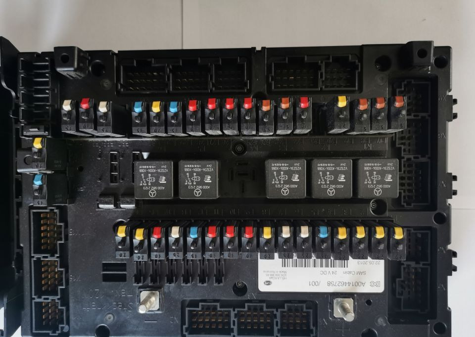 SAM CABIN MERCEDES ACTROS MP4 A001 446 27 58/001 - Zekeringkast voor Vrachtwagen: afbeelding 1 SAM CABIN MERCEDES ACTROS MP4 A001 446 27 58/001 - Zekeringkast voor Vrachtwagen: afbeelding 1