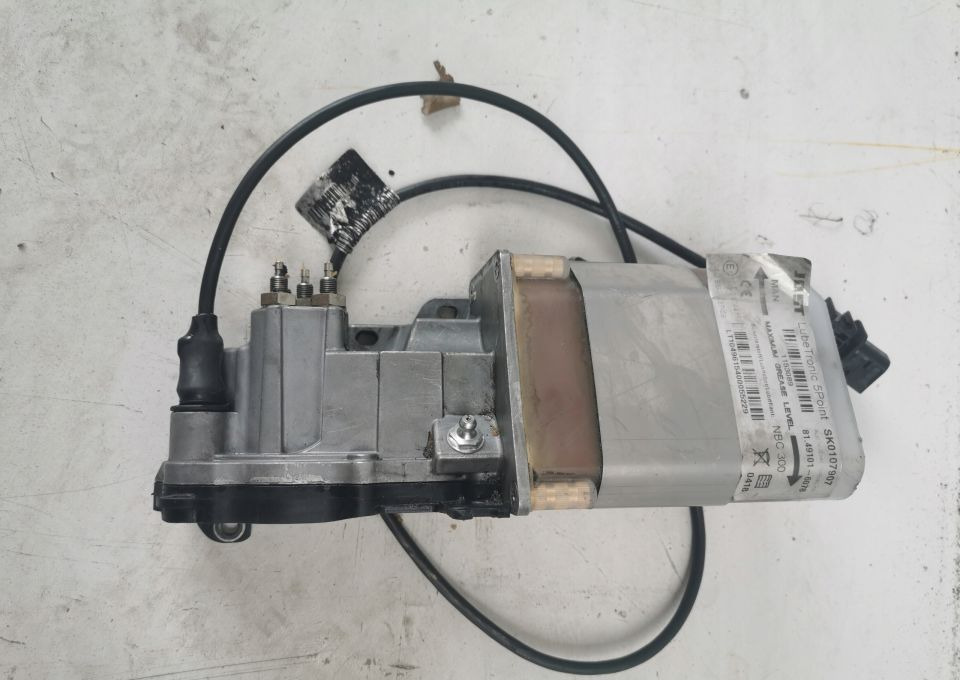 SMAROWANIE SIODŁA JOST MAN TGX TGS 81.49101-6078 - Koppelschotel voor Vrachtwagen: afbeelding 1 SMAROWANIE SIODŁA JOST MAN TGX TGS 81.49101-6078 - Koppelschotel voor Vrachtwagen: afbeelding 1