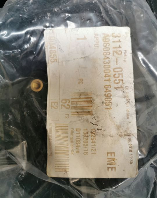 Schowek na lodówkę MERCEDES ANTOS AROX MP4 - Cabine en interieur voor Vrachtwagen: afbeelding 2 Schowek na lodówkę MERCEDES ANTOS AROX MP4 - Cabine en interieur voor Vrachtwagen: afbeelding 2