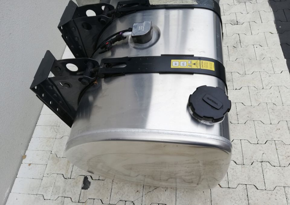 ZBIORNIK PALIWA VOLVO FH4 GAMA RANGE T 365L - Brandstoftank voor Vrachtwagen: afbeelding 4 ZBIORNIK PALIWA VOLVO FH4 GAMA RANGE T 365L - Brandstoftank voor Vrachtwagen: afbeelding 4