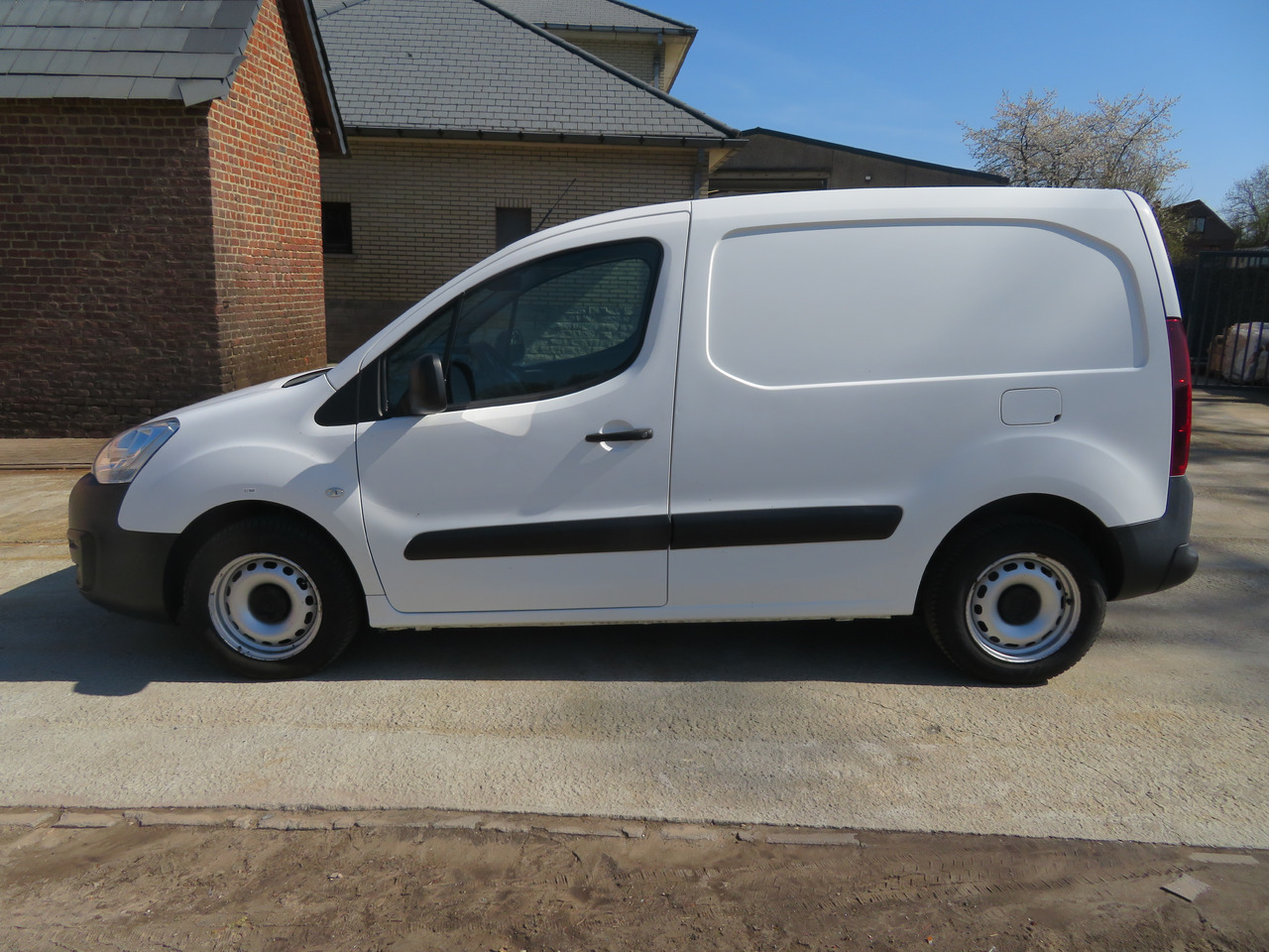 CITROËN Berlingo 1.6 BlueHDi CLUB - Gesloten bestelwagen: afbeelding 4 CITROËN Berlingo 1.6 BlueHDi CLUB - Gesloten bestelwagen: afbeelding 4