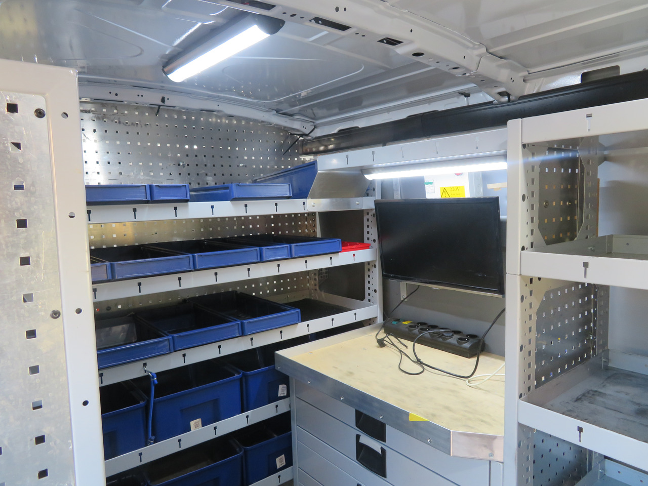 Gesloten bestelwagen Ford Transit 2.0TDCi L2H2: afbeelding 10