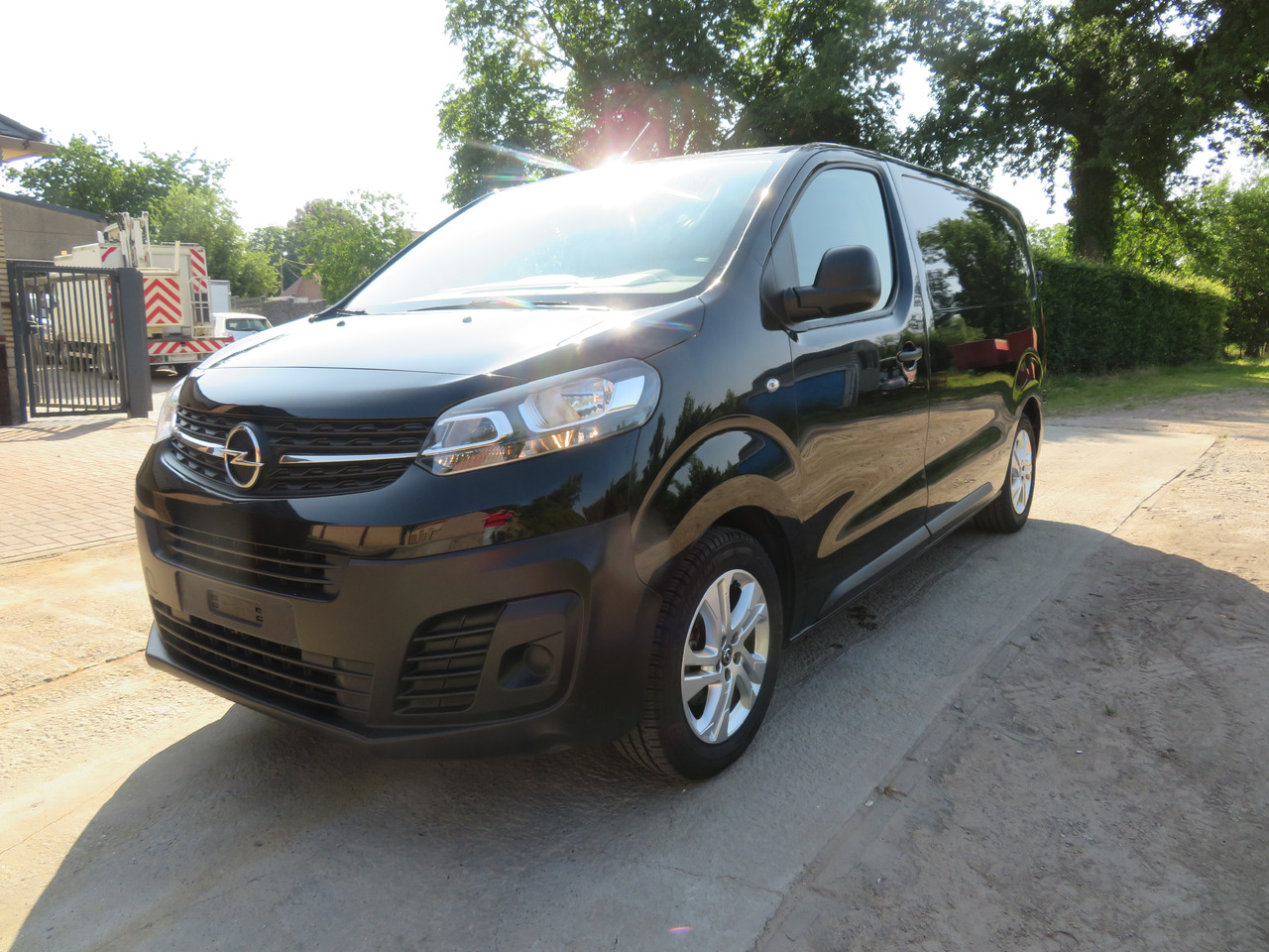 OPEL Vivaro 2.0 Turbo - L2H1 - Kleine bestelwagen: afbeelding 3 OPEL Vivaro 2.0 Turbo - L2H1 - Kleine bestelwagen: afbeelding 3