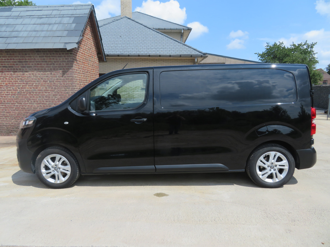 OPEL Vivaro Edition 2.0 Turbo - L2H1 - Kleine bestelwagen: afbeelding 4 OPEL Vivaro Edition 2.0 Turbo - L2H1 - Kleine bestelwagen: afbeelding 4