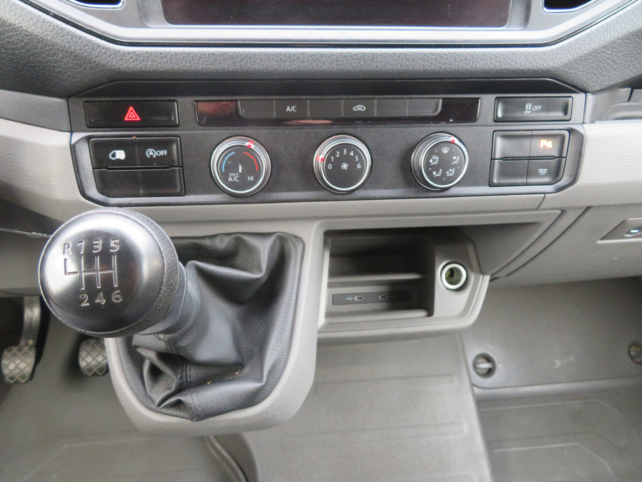 Gesloten bestelwagen Volkswagen Crafter 2.0 CR TDi L3H3: afbeelding 12 Gesloten bestelwagen Volkswagen Crafter 2.0 CR TDi L3H3: afbeelding 12