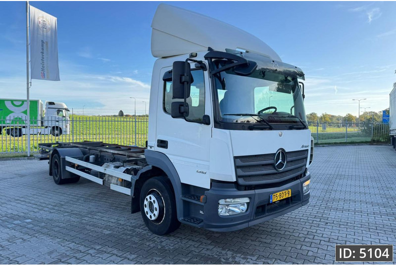 Mercedes-Benz Atego 1318 Day Cab, Euro 6, / BDF / DHOLLANDIA 2000KG - Containertransporter/ Wissellaadbak vrachtwagen: afbeelding 5 Mercedes-Benz Atego 1318 Day Cab, Euro 6, / BDF / DHOLLANDIA 2000KG - Containertransporter/ Wissellaadbak vrachtwagen: afbeelding 5