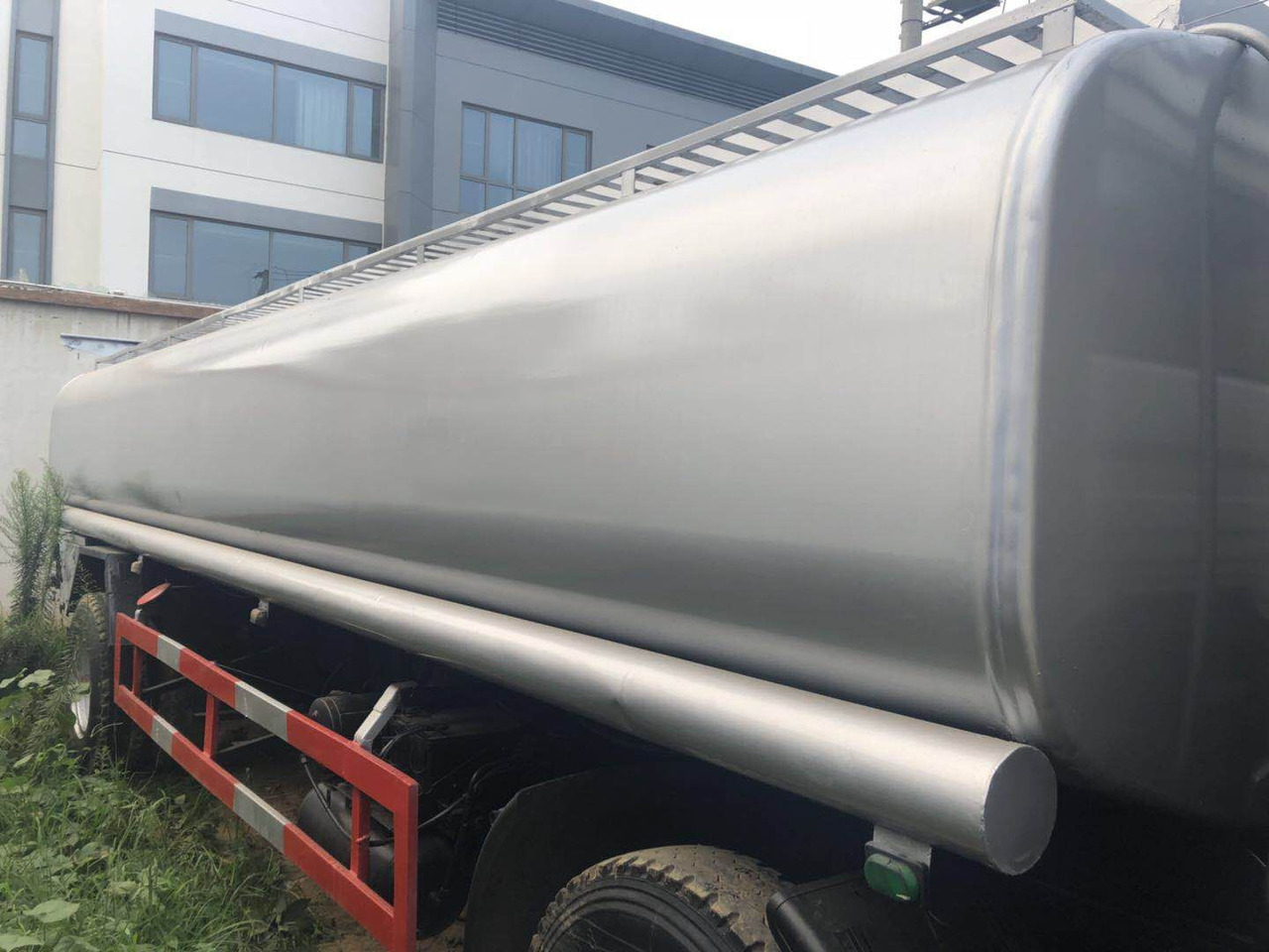 DONGFENG fuel tanker CLICK HERE FOR DISCOUNT - Tankwagen: afbeelding 3 DONGFENG fuel tanker CLICK HERE FOR DISCOUNT - Tankwagen: afbeelding 3