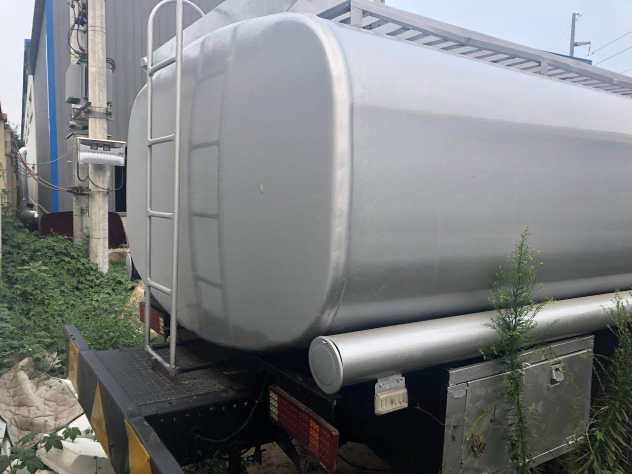 DONGFENG fuel tanker CLICK HERE FOR DISCOUNT - Tankwagen: afbeelding 4 DONGFENG fuel tanker CLICK HERE FOR DISCOUNT - Tankwagen: afbeelding 4