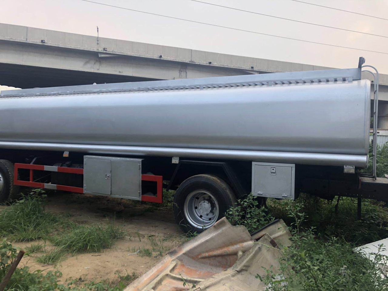 DONGFENG fuel tanker CLICK HERE FOR DISCOUNT - Tankwagen: afbeelding 5 DONGFENG fuel tanker CLICK HERE FOR DISCOUNT - Tankwagen: afbeelding 5