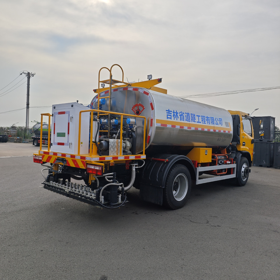 Dongfeng KLF - Bitumen sprayer: afbeelding 3 Dongfeng KLF - Bitumen sprayer: afbeelding 3