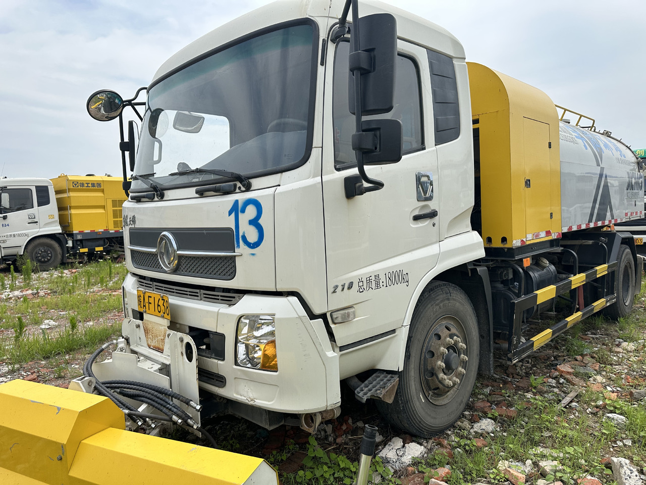 Dongfeng Large Vacuum Suction Truck - Vacuümwagen: afbeelding 5 Dongfeng Large Vacuum Suction Truck - Vacuümwagen: afbeelding 5