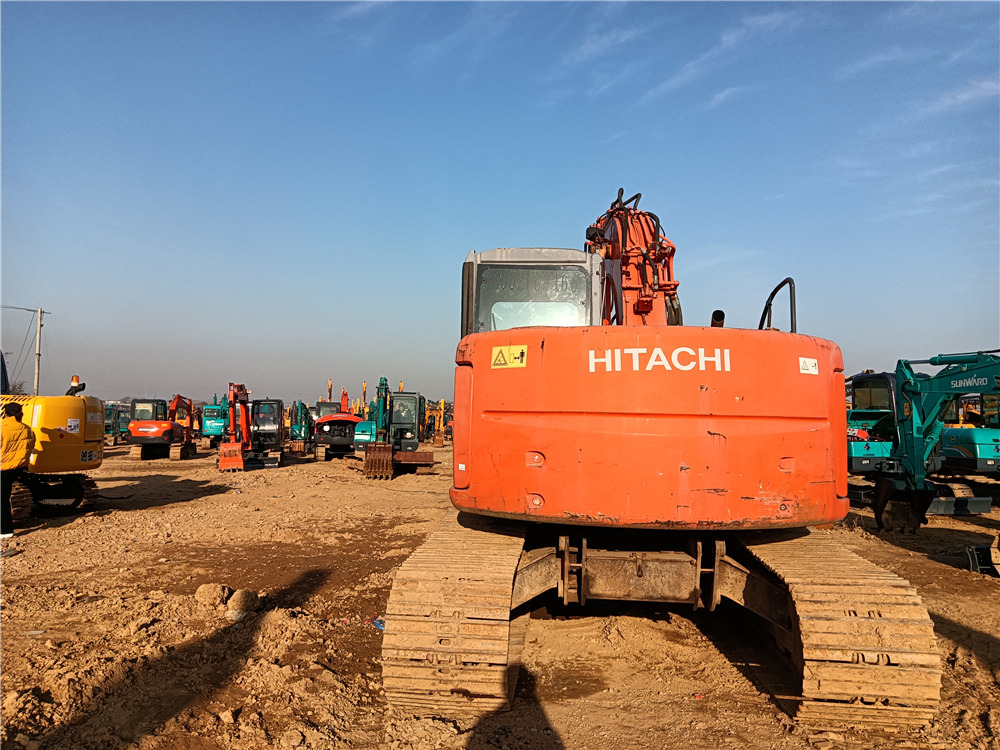 HITACHI ZX135 - Rupsgraafmachine: afbeelding 4 HITACHI ZX135 - Rupsgraafmachine: afbeelding 4