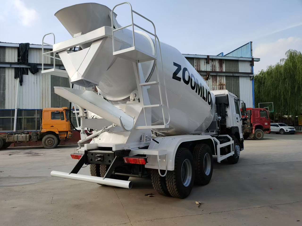 HOWO Cement Mixer Truck Click for Discount - Chassis vrachtwagen: afbeelding 4 HOWO Cement Mixer Truck Click for Discount - Chassis vrachtwagen: afbeelding 4