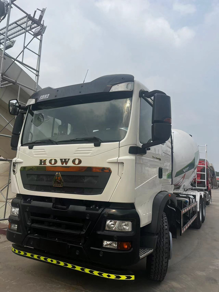 HOWO TX350 Cement Mixer Truck - Betonmixer: afbeelding 2 HOWO TX350 Cement Mixer Truck - Betonmixer: afbeelding 2