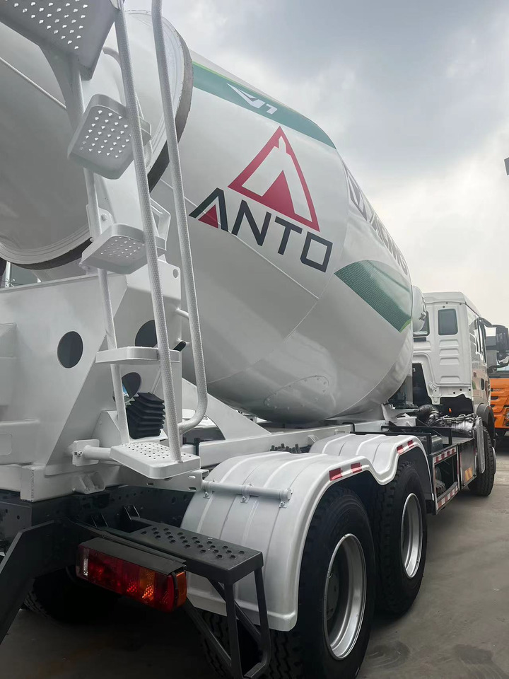 HOWO TX350 Cement Mixer Truck - Betonmixer: afbeelding 5 HOWO TX350 Cement Mixer Truck - Betonmixer: afbeelding 5