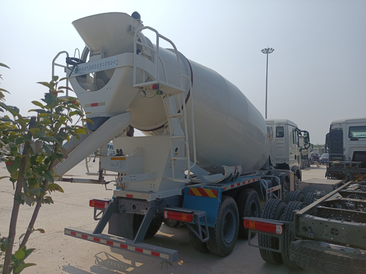 HOWO TX350 Cement Mixer Truck - Betonmixer: afbeelding 5 HOWO TX350 Cement Mixer Truck - Betonmixer: afbeelding 5