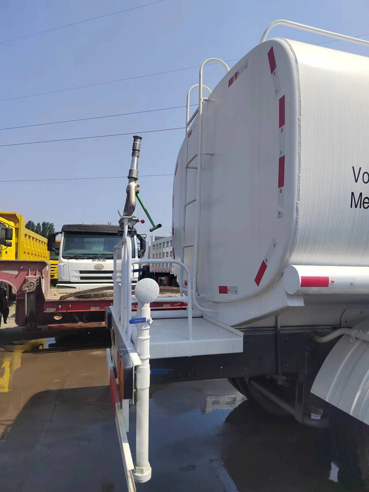 Tankwagen HOWO Water Tanker Click Here for Discount: afbeelding 7 Tankwagen HOWO Water Tanker Click Here for Discount: afbeelding 7