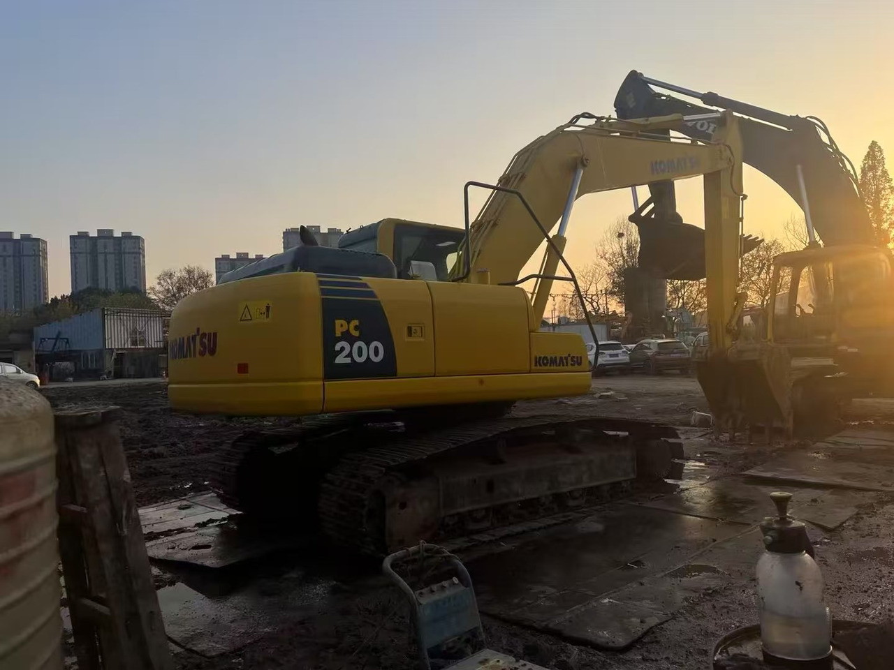 KOMATSU PC200-8 - Rupsgraafmachine: afbeelding 1 KOMATSU PC200-8 - Rupsgraafmachine: afbeelding 1