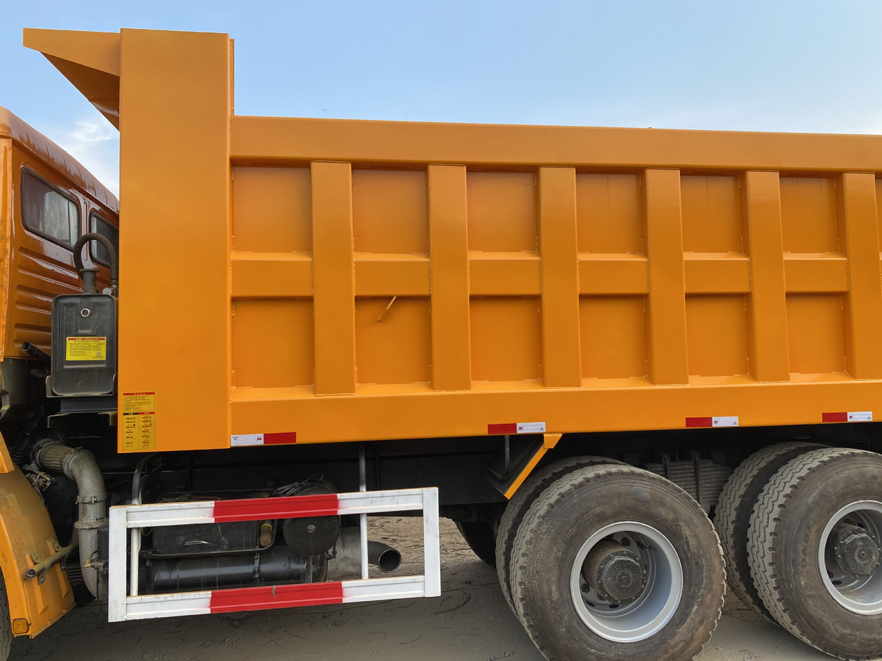 SHACMAN F3000 6X4 - Kipper vrachtwagen: afbeelding 1 SHACMAN F3000 6X4 - Kipper vrachtwagen: afbeelding 1
