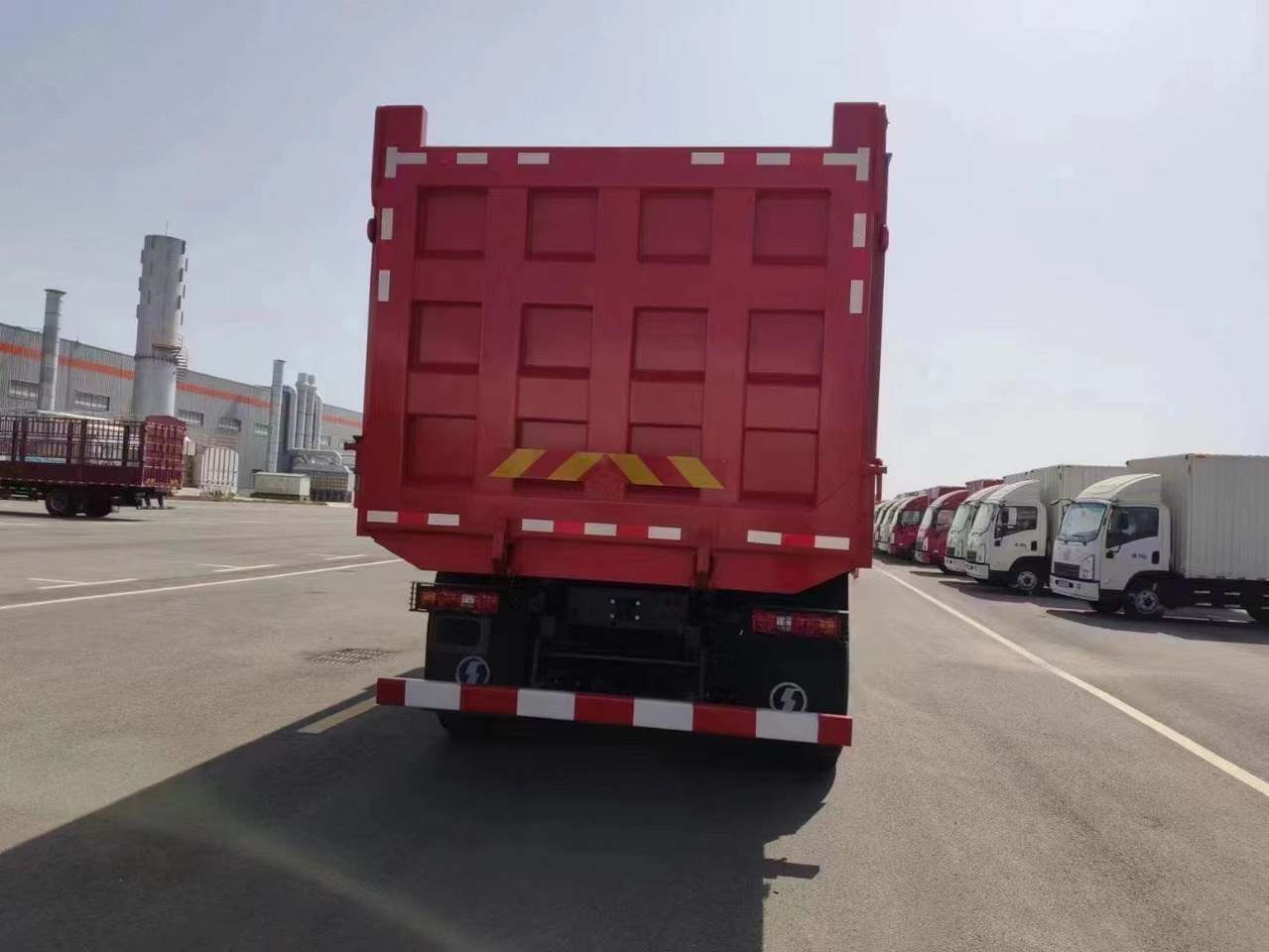 SHACMAN F3000 Dump Truck 6X4 Click for Discount - Kipper vrachtwagen: afbeelding 2 SHACMAN F3000 Dump Truck 6X4 Click for Discount - Kipper vrachtwagen: afbeelding 2