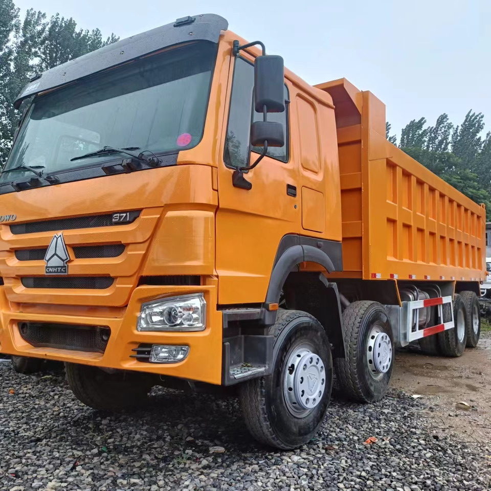 SINOTRUK 8x4 HOWO Dump Truck Click for Discount - Kipper vrachtwagen: afbeelding 1 SINOTRUK 8x4 HOWO Dump Truck Click for Discount - Kipper vrachtwagen: afbeelding 1
