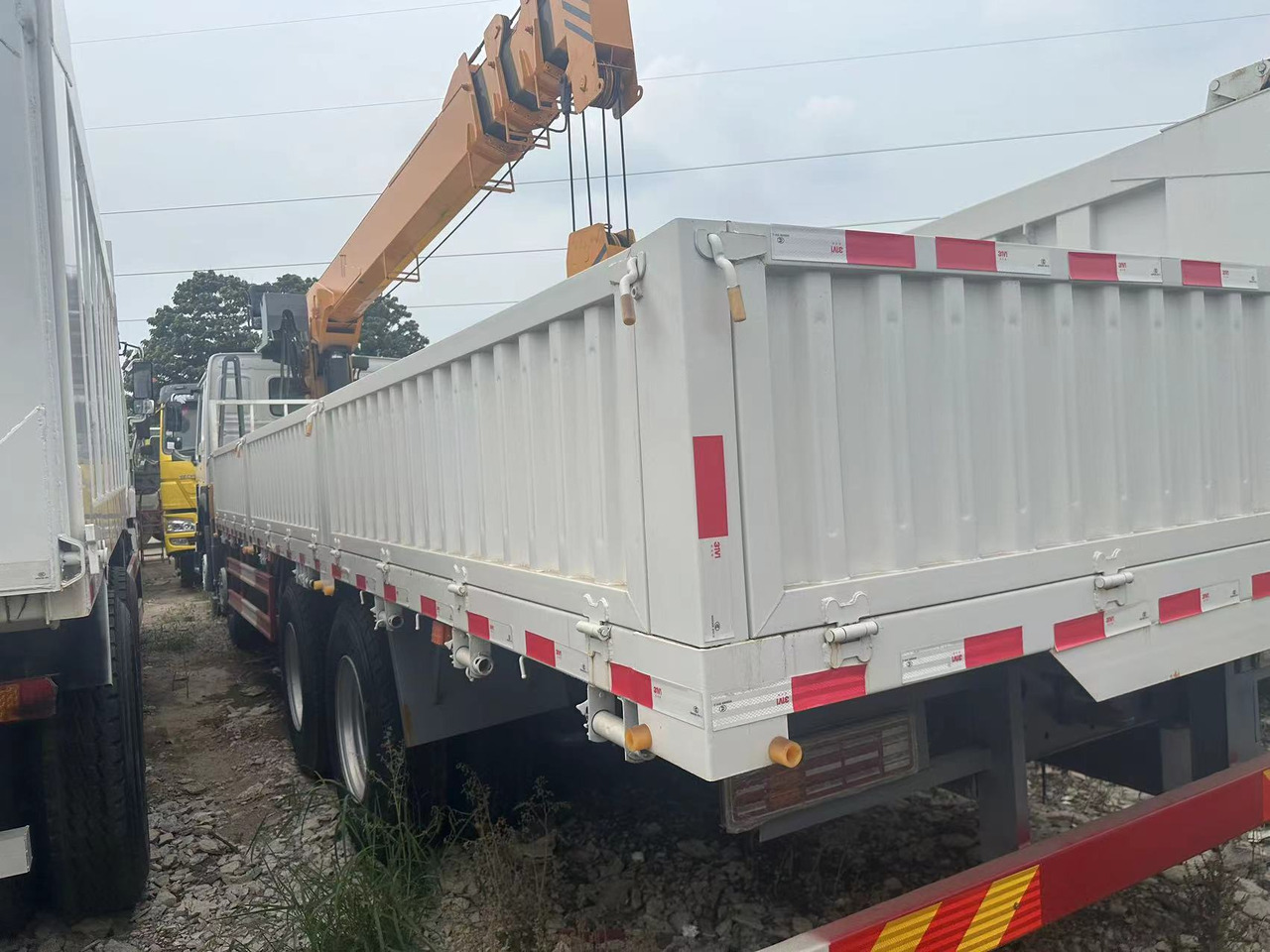SINOTRUK HOWO 375 8X4 12TONS CLICK HERE FOR DISCOUNT - Kraanwagen: afbeelding 4 SINOTRUK HOWO 375 8X4 12TONS CLICK HERE FOR DISCOUNT - Kraanwagen: afbeelding 4