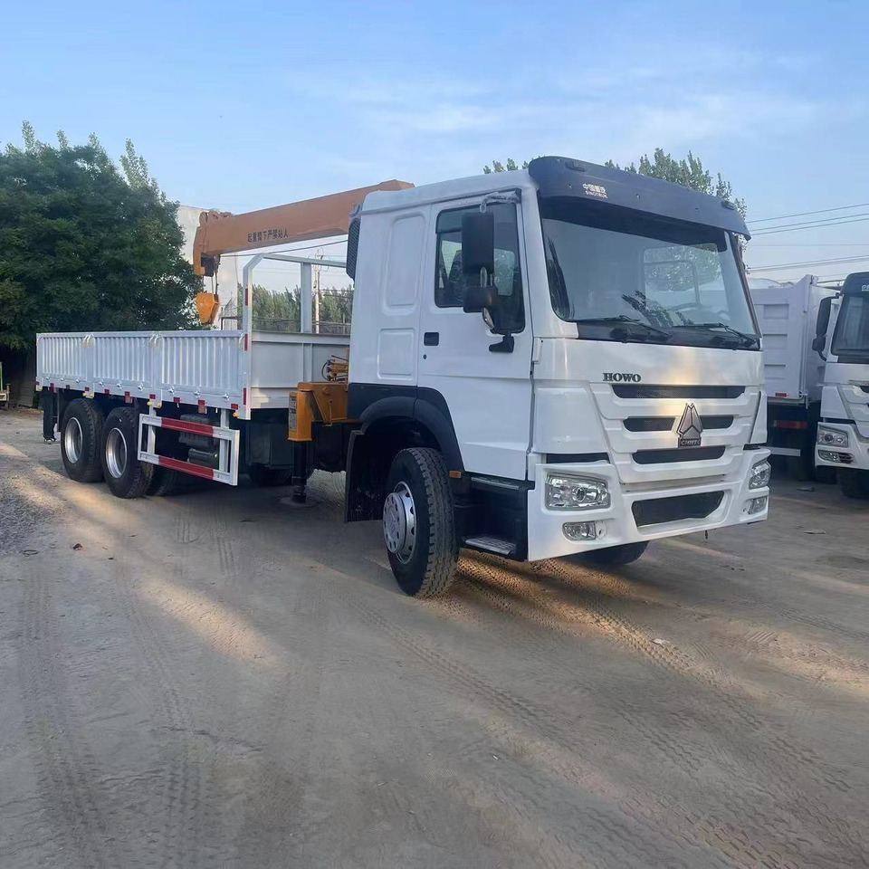 SINOTRUK HOWO 6X4 - Kraanwagen: afbeelding 1 SINOTRUK HOWO 6X4 - Kraanwagen: afbeelding 1