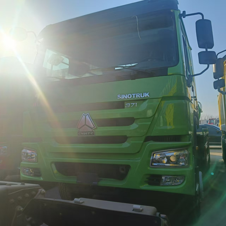 SINOTRUK HOWO Sewage Suction Truck 6*4 Click Here for Discount - Vacuümwagen: afbeelding 4 SINOTRUK HOWO Sewage Suction Truck 6*4 Click Here for Discount - Vacuümwagen: afbeelding 4