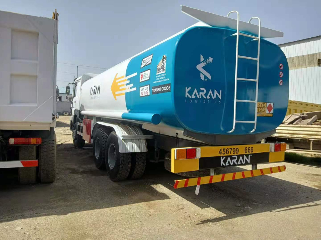 SINOTRUK Howo 371 Fuel Tanker Click Here For DISCOUNT - Tankwagen: afbeelding 3 SINOTRUK Howo 371 Fuel Tanker Click Here For DISCOUNT - Tankwagen: afbeelding 3