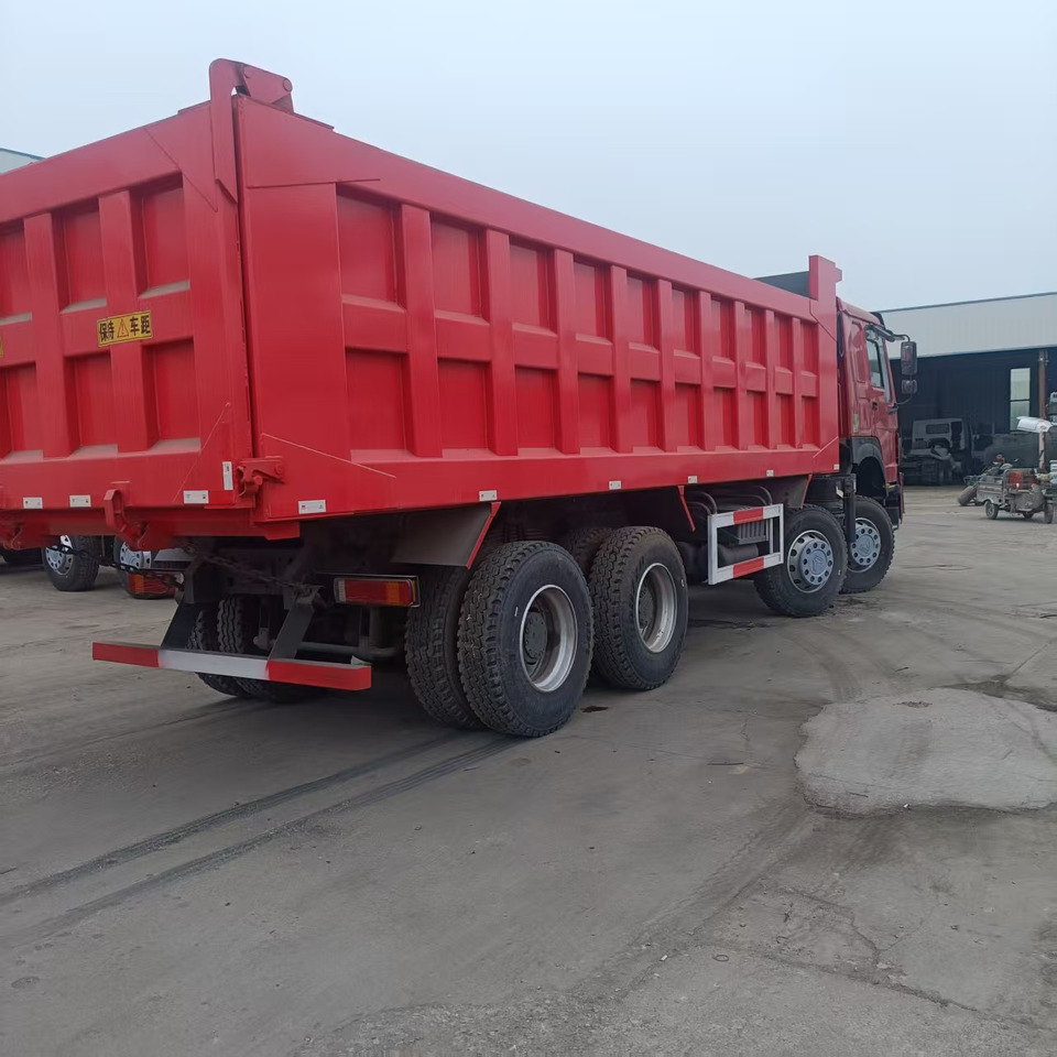 SINOTRUK howo 8x4 - Kipper vrachtwagen: afbeelding 4 SINOTRUK howo 8x4 - Kipper vrachtwagen: afbeelding 4