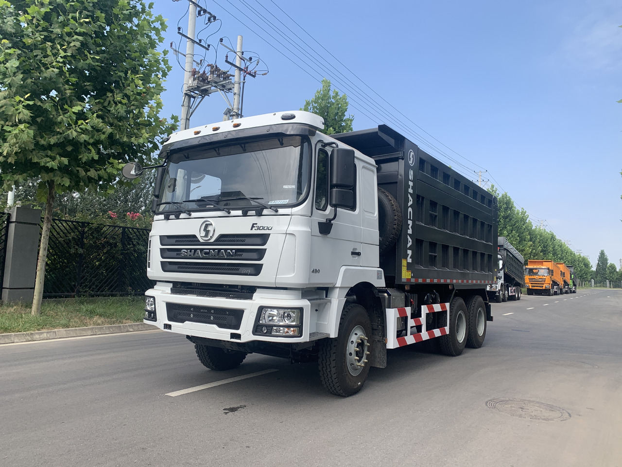 Shacman 6*4 Dump Truck New Brand Click for Discount - Kipper vrachtwagen: afbeelding 1 Shacman 6*4 Dump Truck New Brand Click for Discount - Kipper vrachtwagen: afbeelding 1