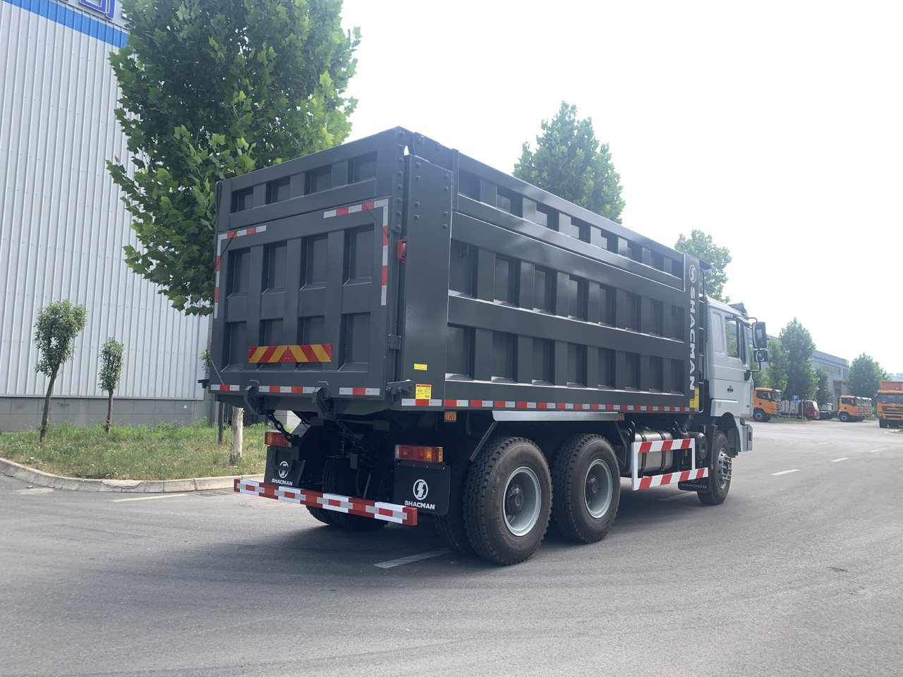 Shacman 6*4 Dump Truck New Brand Click for Discount - Kipper vrachtwagen: afbeelding 3 Shacman 6*4 Dump Truck New Brand Click for Discount - Kipper vrachtwagen: afbeelding 3