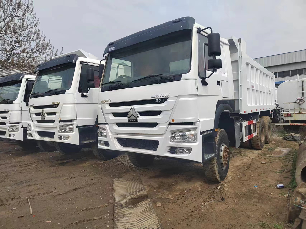 Sino HOWO 6x4 Dump Truck Click for Discount - Kipper vrachtwagen: afbeelding 3 Sino HOWO 6x4 Dump Truck Click for Discount - Kipper vrachtwagen: afbeelding 3