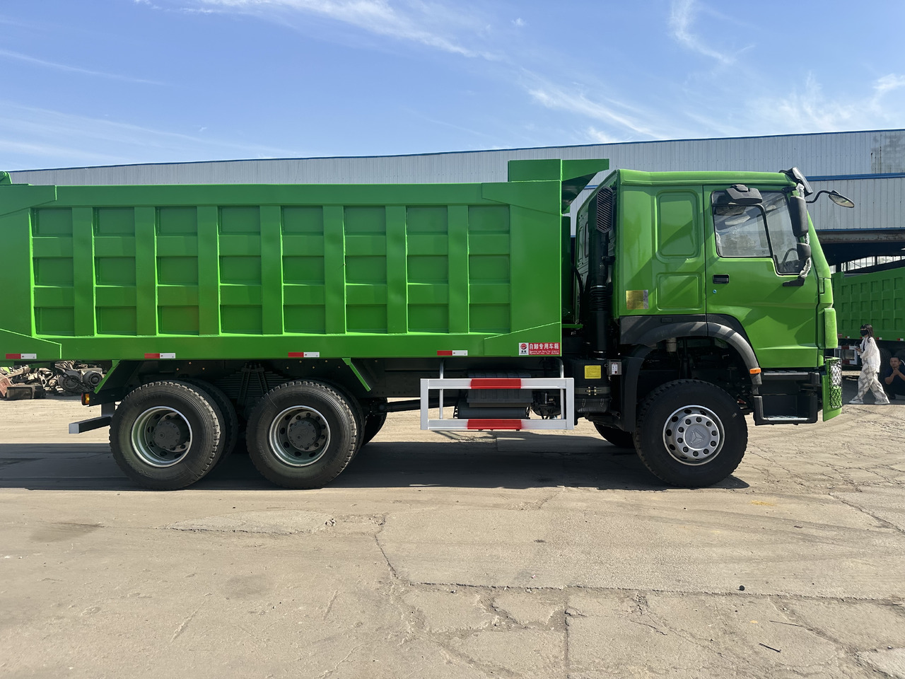 Sinotruck 6x4 HOWO Dump Truck Clcik for Discount - Kipper vrachtwagen: afbeelding 2 Sinotruck 6x4 HOWO Dump Truck Clcik for Discount - Kipper vrachtwagen: afbeelding 2
