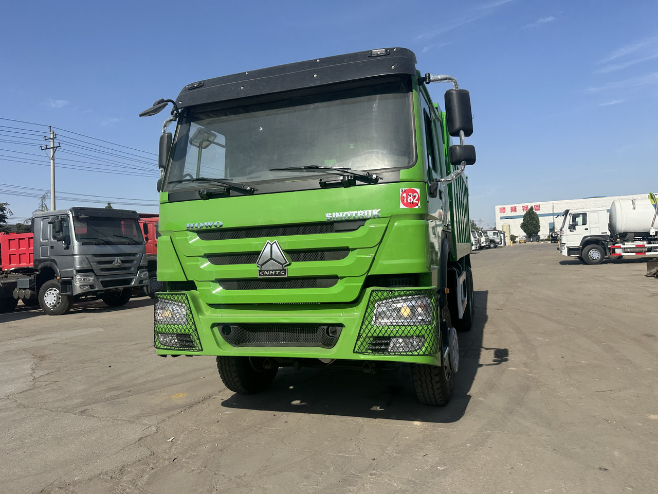 Sinotruck 6x4 HOWO Dump Truck Clcik for Discount - Kipper vrachtwagen: afbeelding 1 Sinotruck 6x4 HOWO Dump Truck Clcik for Discount - Kipper vrachtwagen: afbeelding 1