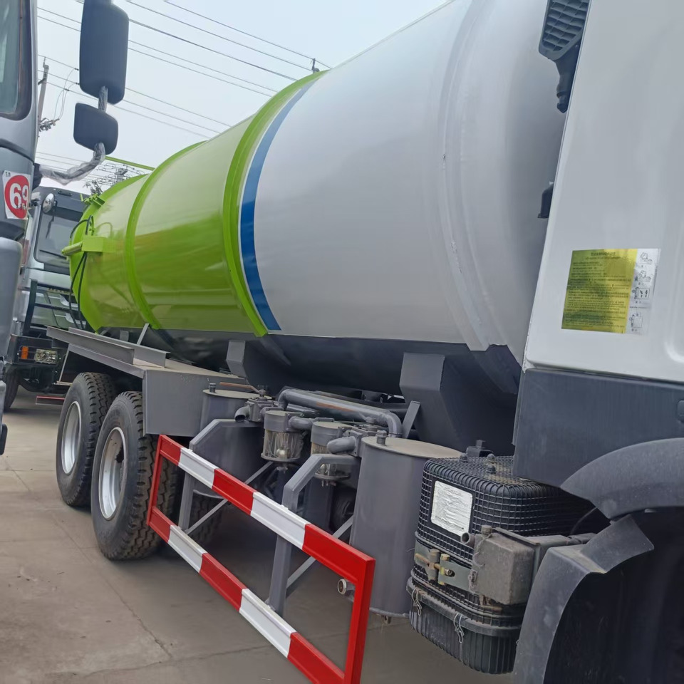 Sinotruk Howo Howo 6x4 Large Vacuum Suction Truck - Vacuümwagen: afbeelding 5 Sinotruk Howo Howo 6x4 Large Vacuum Suction Truck - Vacuümwagen: afbeelding 5
