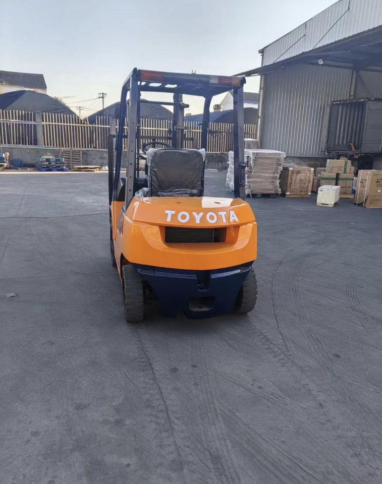 TOYOTA 2.5ton Forklift Click for Discount - Diesel heftruck: afbeelding 5 TOYOTA 2.5ton Forklift Click for Discount - Diesel heftruck: afbeelding 5