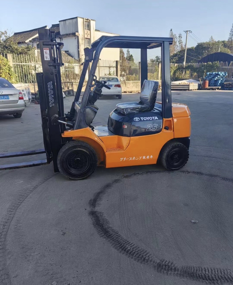 TOYOTA 2.5ton Forklift Click for Discount - Diesel heftruck: afbeelding 3 TOYOTA 2.5ton Forklift Click for Discount - Diesel heftruck: afbeelding 3