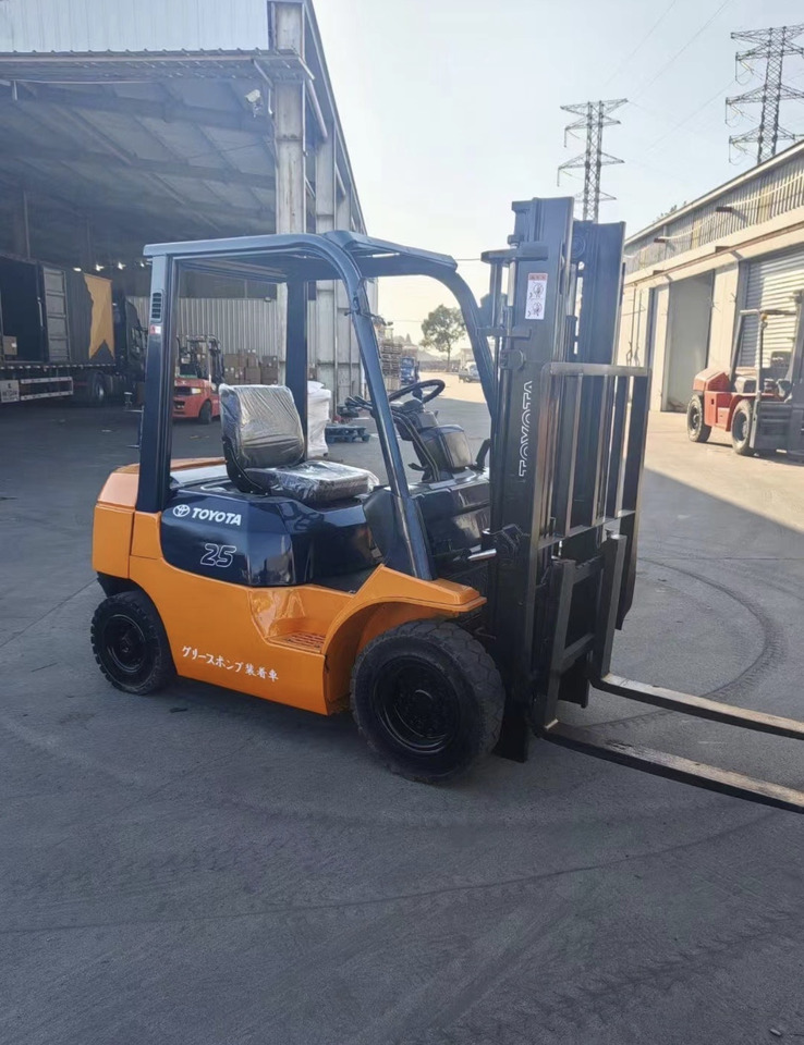 TOYOTA 2.5ton Forklift Click for Discount - Diesel heftruck: afbeelding 1 TOYOTA 2.5ton Forklift Click for Discount - Diesel heftruck: afbeelding 1