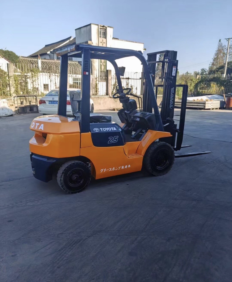 TOYOTA 2.5ton Forklift Click for Discount - Diesel heftruck: afbeelding 2 TOYOTA 2.5ton Forklift Click for Discount - Diesel heftruck: afbeelding 2