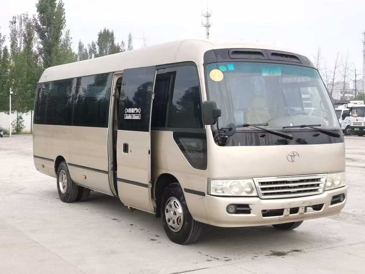 TOYOTA Coaster Mini Bus Good Conditon Automatic Doors Negotiable - Minibus, Personenvervoer: afbeelding 1 TOYOTA Coaster Mini Bus Good Conditon Automatic Doors Negotiable - Minibus, Personenvervoer: afbeelding 1
