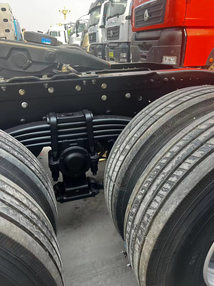 FOTON Auman Tractor Unit 6✖4 Automatic Good condition - Trekker: afbeelding 4 FOTON Auman Tractor Unit 6✖4 Automatic Good condition - Trekker: afbeelding 4