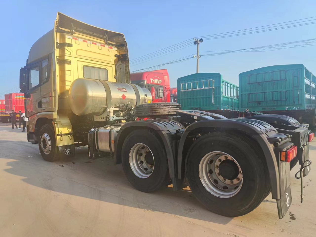 SINOTRUK X5000 6X4 Manual Tractor Unit - Trekker: afbeelding 2 SINOTRUK X5000 6X4 Manual Tractor Unit - Trekker: afbeelding 2